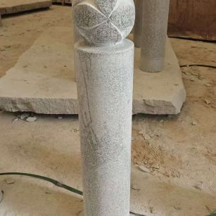 南昌 芝麻白花岗岩石材挡车石柱、停车柱、圆柱挡车柱、方柱挡车柱等