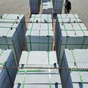 南昌 芝麻白花岗岩5公分地铺石 花岗岩厂家工厂装车日常