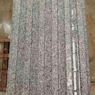 南昌 芝麻白花岗岩荔枝面雕刻盲道，盲条