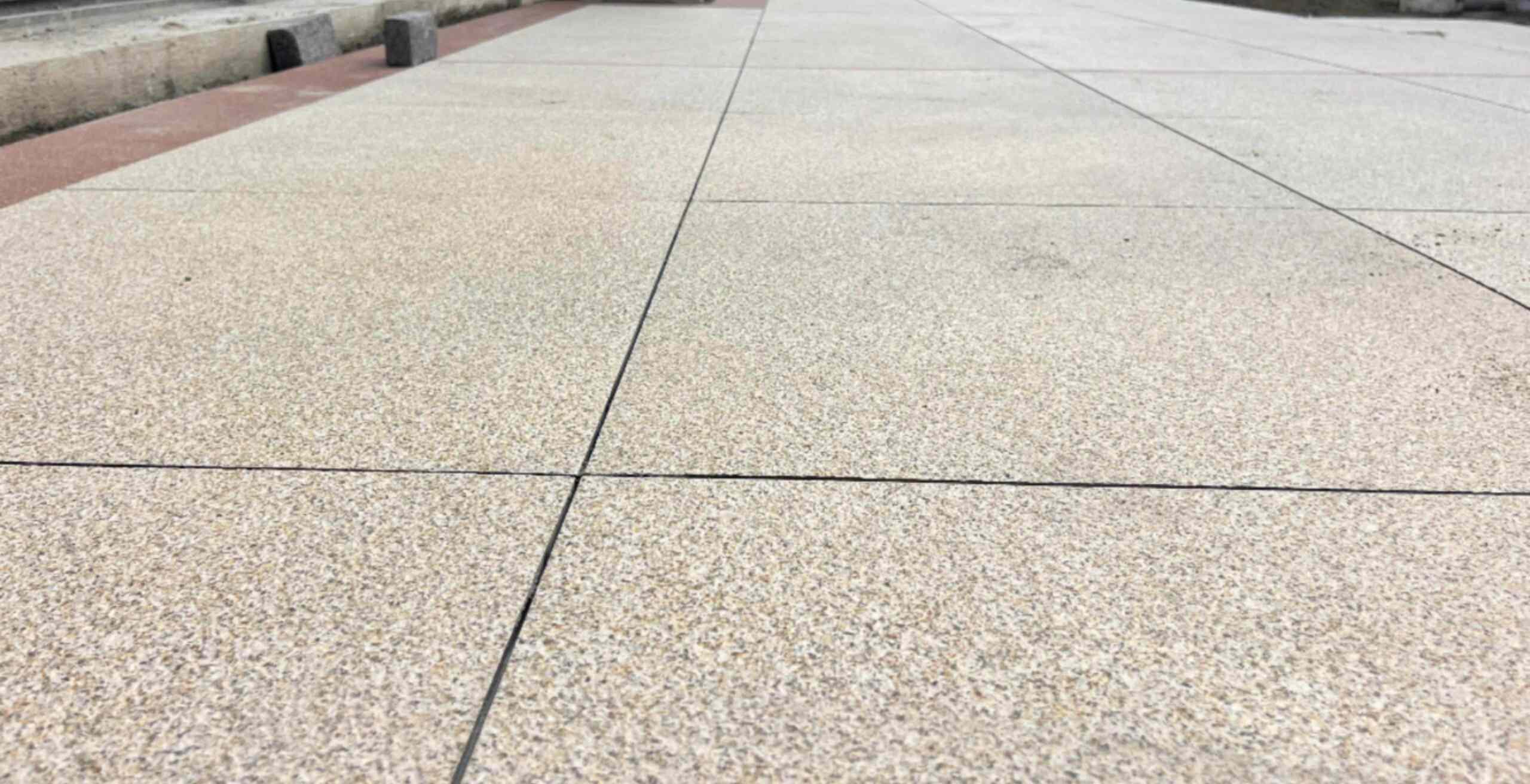 南昌 黄金麻花岗岩石板材荔枝面地面铺装效果