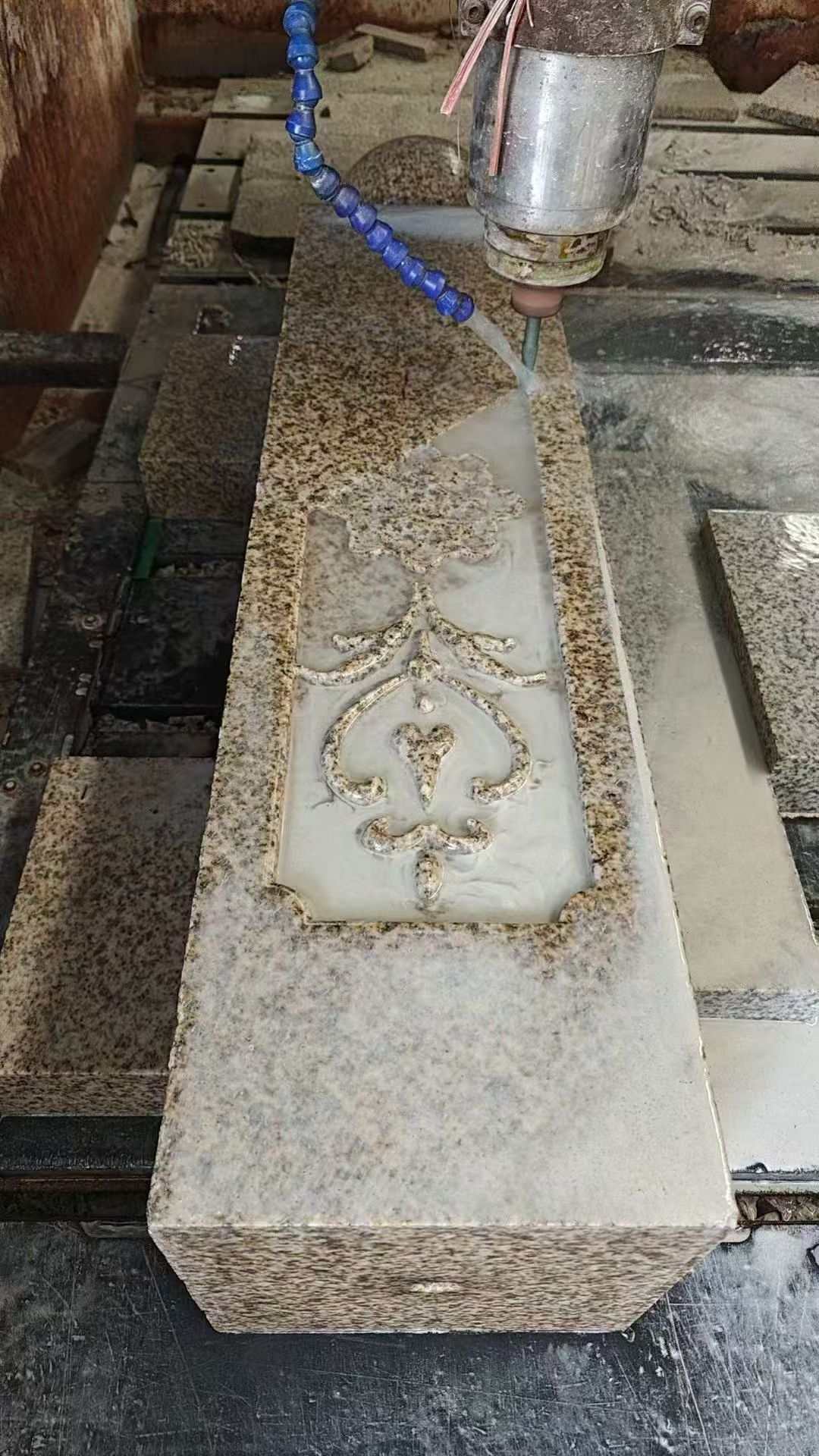 南昌 黄金麻花岗岩异形加工雕刻栏杆大柱