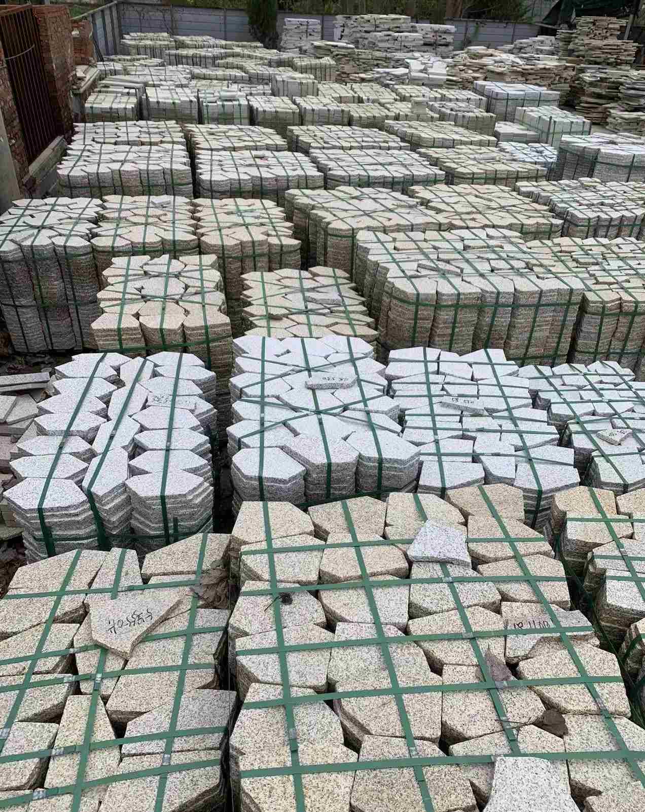 南昌 黄金麻白麻花岗岩荔枝面地铺石(冰裂纹)