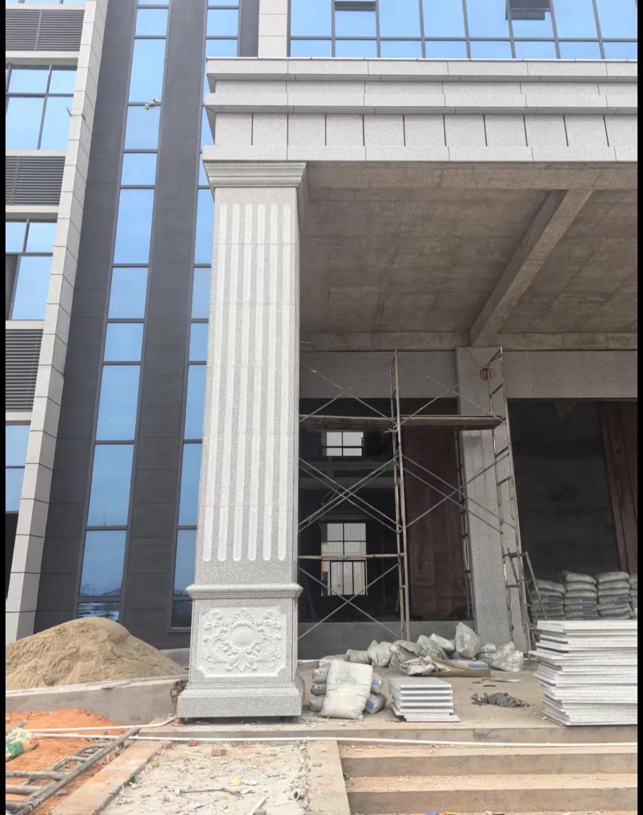 南昌 芝麻白光面花岗岩门楼大柱（罗马柱）配雕花底座