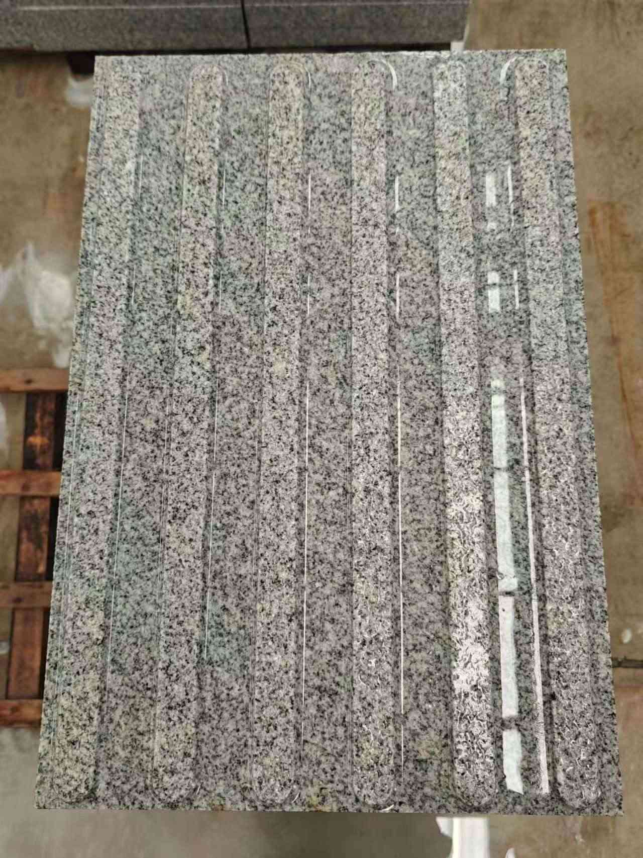 南昌 芝麻白花岗岩荔枝面雕刻盲道，盲条