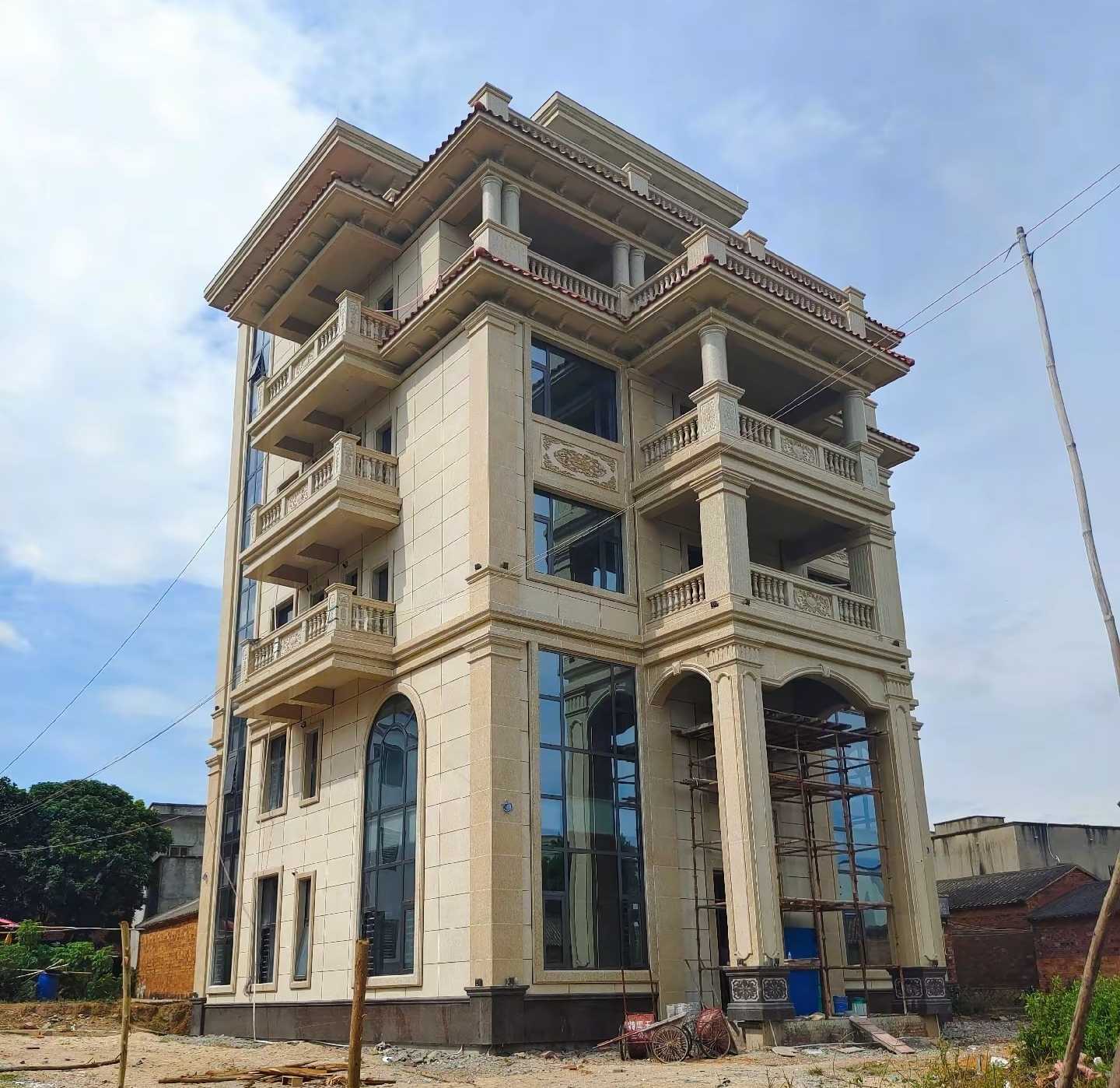 南昌 黄金麻花岗岩石材别墅外墙干挂搭配（雕花栏杆花瓶柱门楼罗马柱）