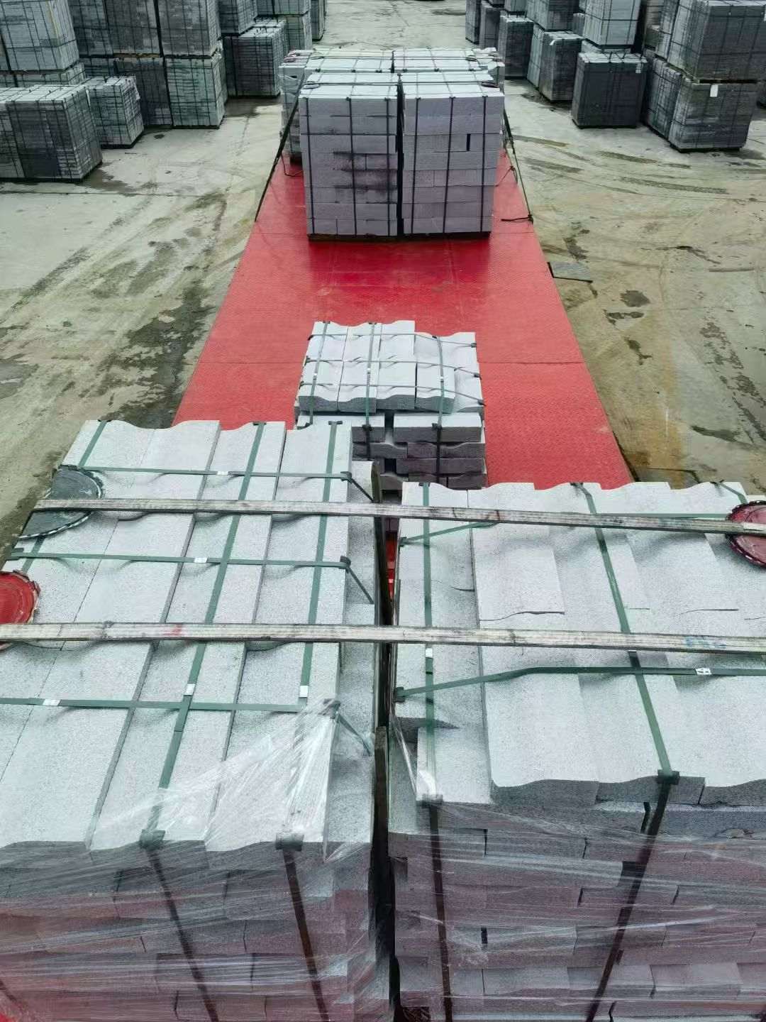 南昌 芝麻白仿形加直形路沿石出货日常