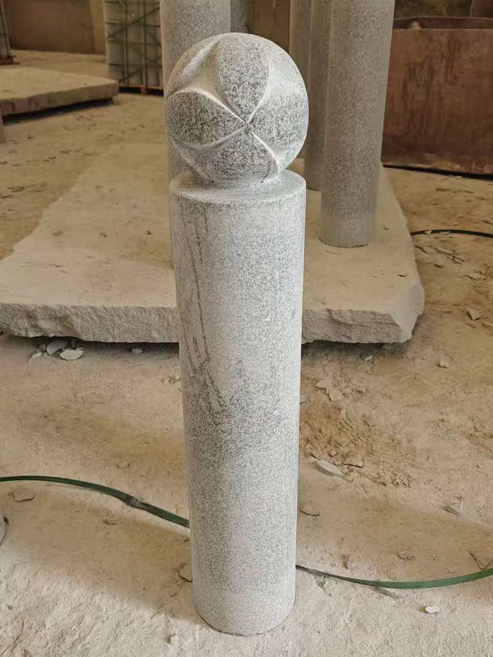 南昌 芝麻白花岗岩石材挡车石柱、停车柱、圆柱挡车柱、方柱挡车柱等