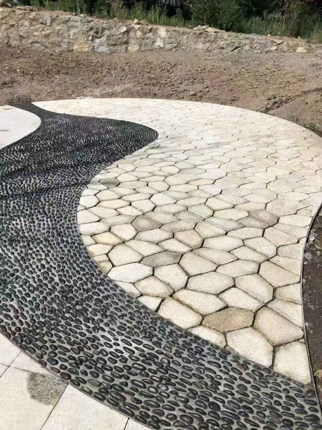 南昌 黄金麻冰裂纹地铺石工地铺装案例