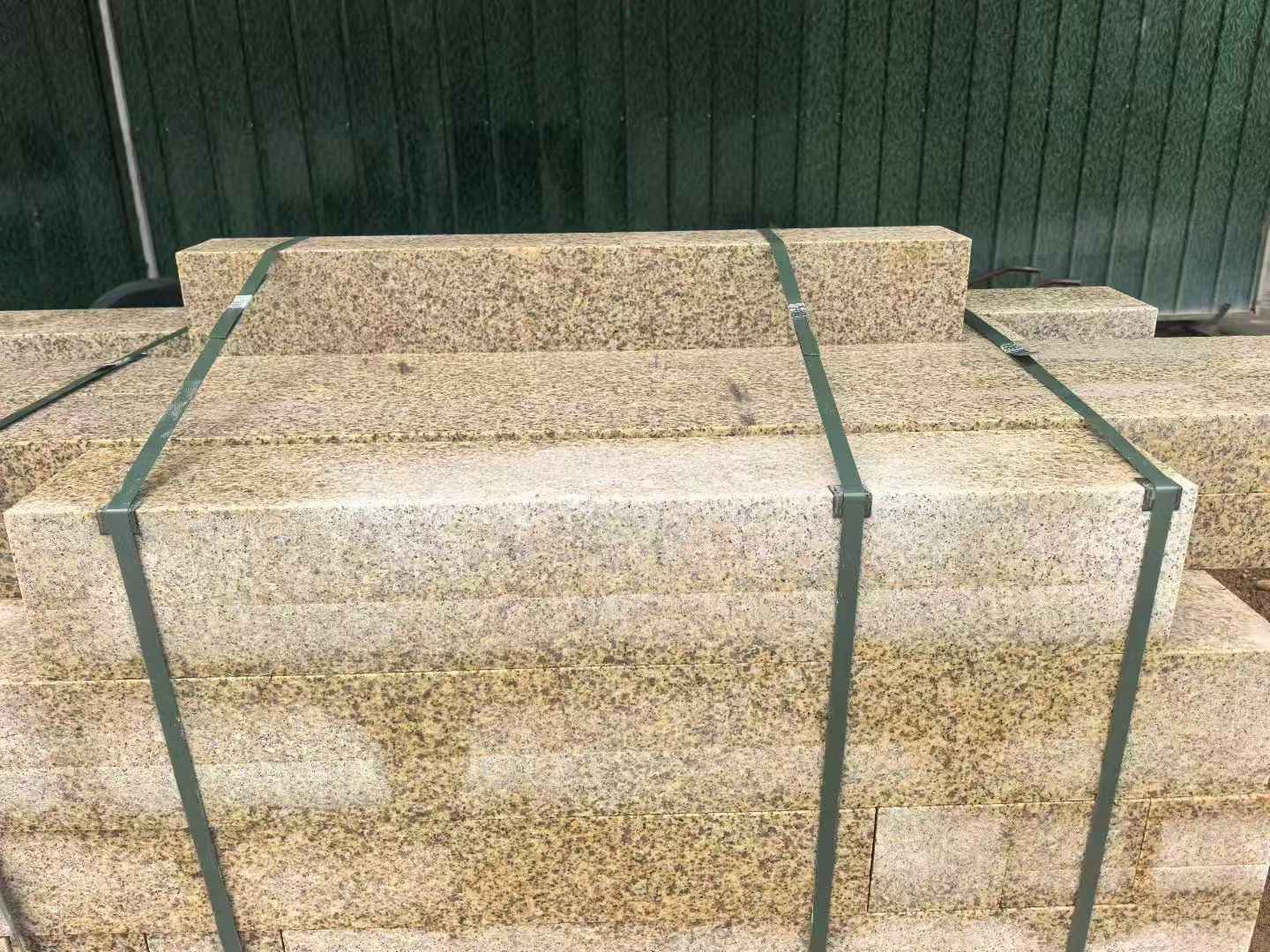 南昌 黄金麻花岗岩石材机切面栏杆料半成品