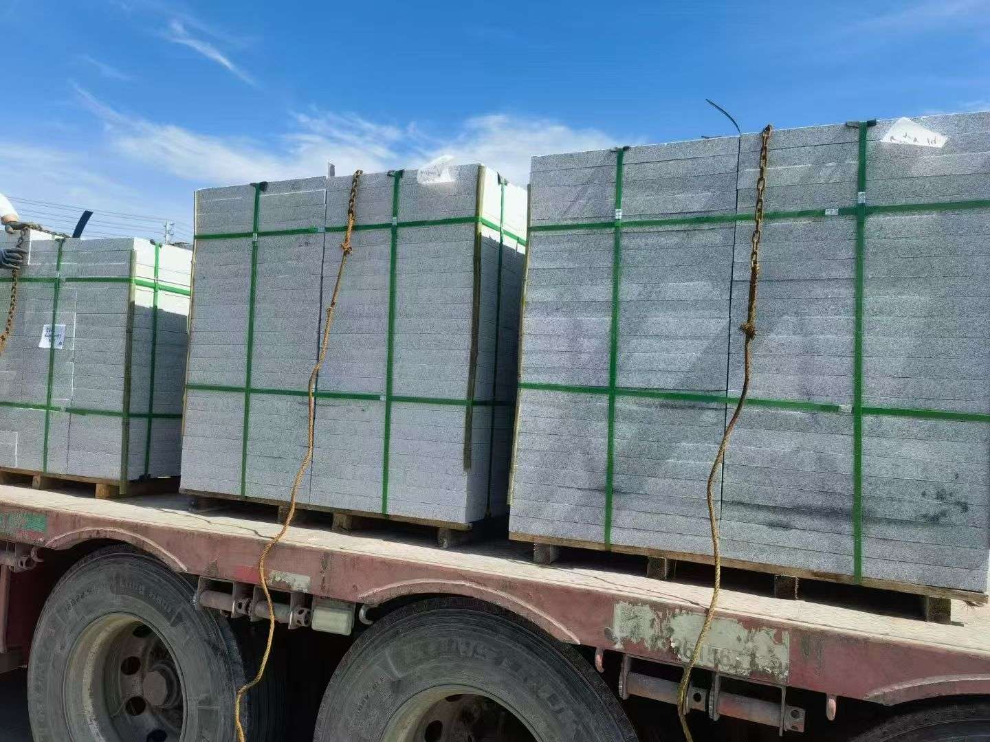 南昌 芝麻白花岗岩地铺石装车日常