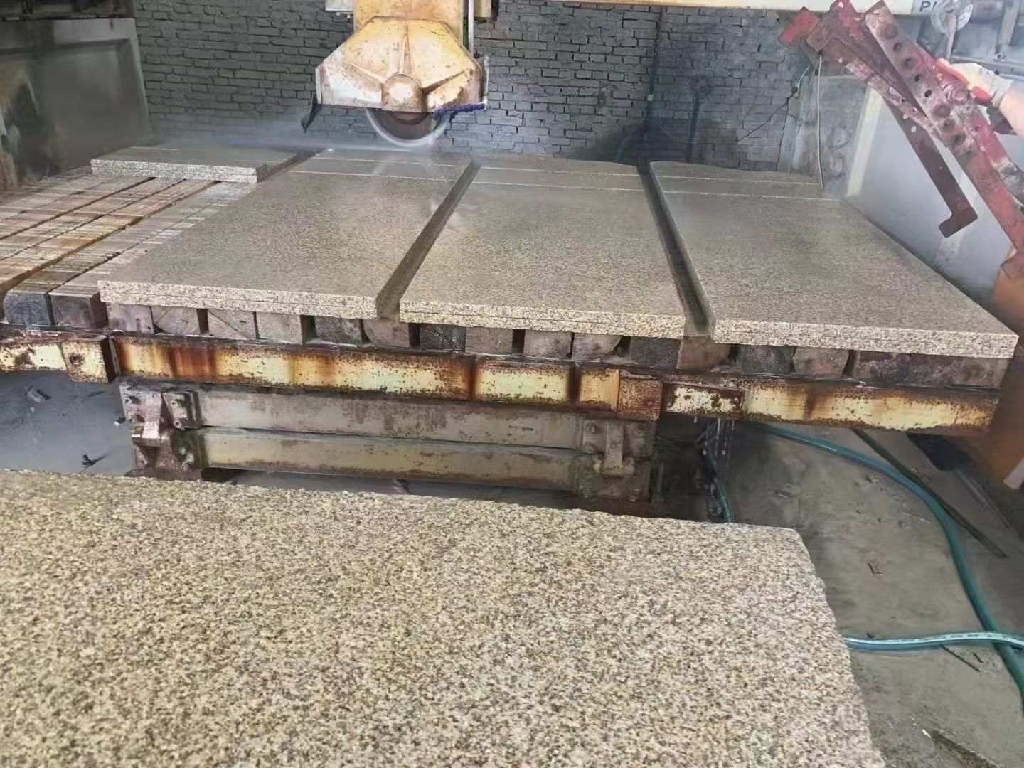 南昌 黄金麻荔枝面成品板加工