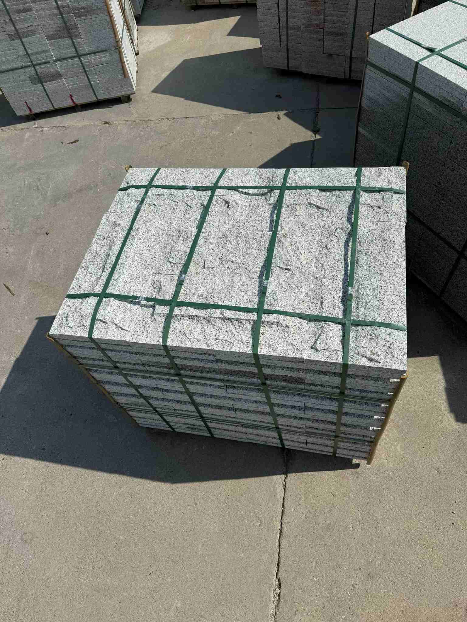 南昌 白麻花岗岩石材自然面蘑菇石成品