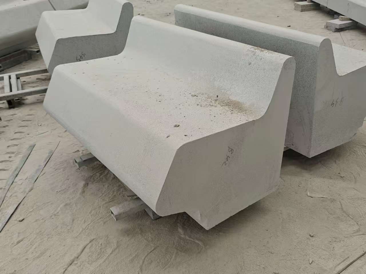 南昌 芝麻白花岗岩异形坐凳，石凳